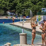 Apartment 1 Bedroom In Okrug Gornji *