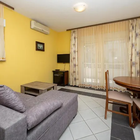 1 Bedroom In Okrug Gornji Trogir