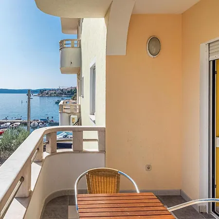 1 Bedroom In Okrug Gornji * تروغير