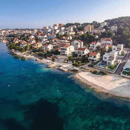 Apartment Lovely In Okrug Gornji