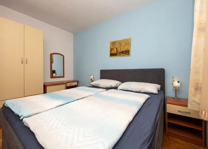 Lovely In Okrug Gornji Apartment *
