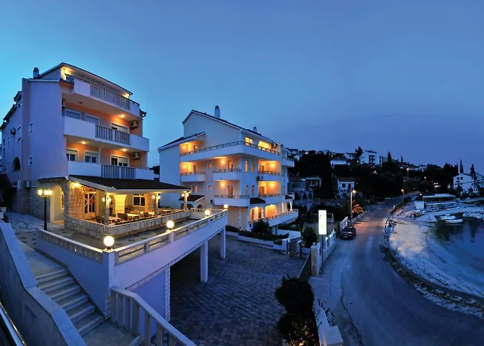Apartment Lovely In Okrug Gornji